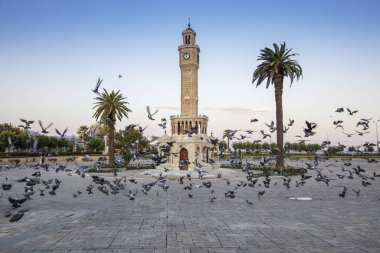 Izmir Saat Kulesi. Ünlü Saat Kulesi Izmir'in sembolü haline geldi.