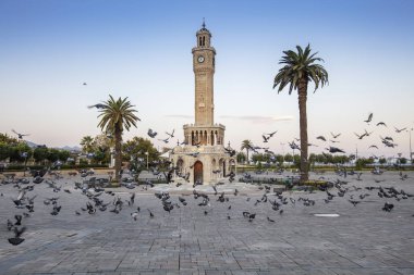 Izmir Saat Kulesi. Ünlü Saat Kulesi Izmir'in sembolü haline geldi.
