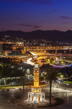 Izmir Saat Kulesi. Ünlü Saat Kulesi Izmir'in sembolü haline geldi.