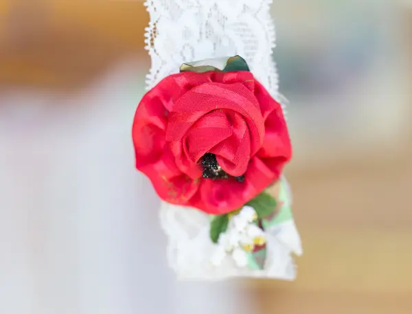 Mooie textiel broche van kunstbloemen. — Stockfoto