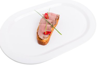 Sığır eti ve scallions ile lezzetli bruschetta.