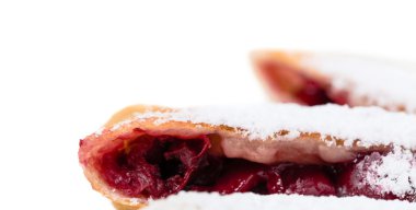 Kiraz ile lezzetli puf pasta.