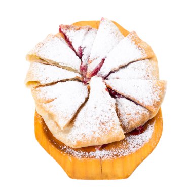 Kiraz ile lezzetli puf pasta.