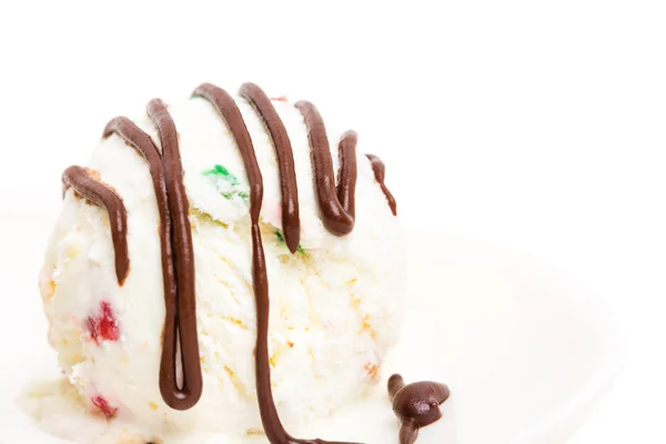 Delicioso helado con frutas confitadas . —  Fotos de Stock