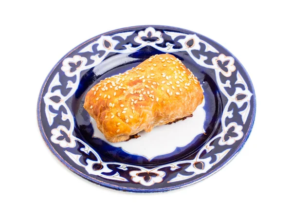 Pão de samsa uzbeque tradicional com vitela picada . — Fotografia de Stock