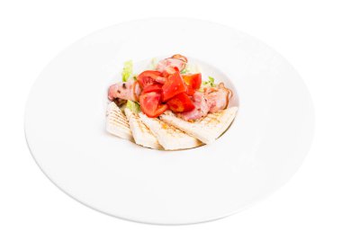 Taze ot karışımı ve jambon salatası.