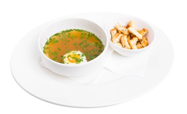 Yumurta ve ekmek kırıntısı ile tavuk bouillon.