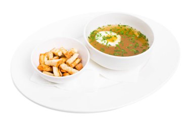 Yumurta ve ekmek kırıntısı ile tavuk bouillon.