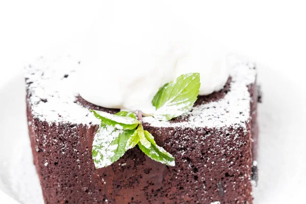 バニラアイス クリームとチョコレートのブラウニー ケーキ. — ストック写真