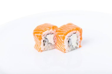 Lezzetli somon suşi rulo mayonez ile.