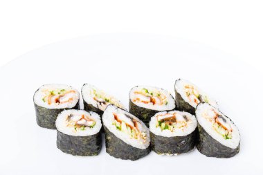 Lezzetli füme unagi rulo salatalık ile.