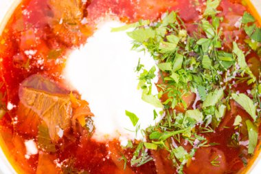 Ukraynalı pancar çorbası pancar çorbası ekşi krema ile.