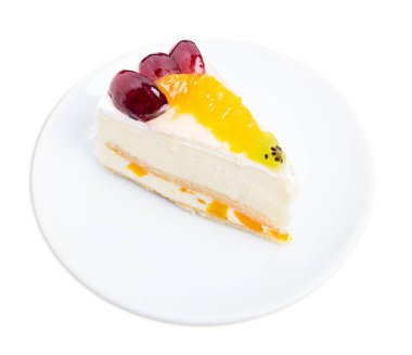 Kaymaklı yoğurt mousse kek meyve ile.