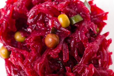 Pancar salatası yeşil bezelye ile.