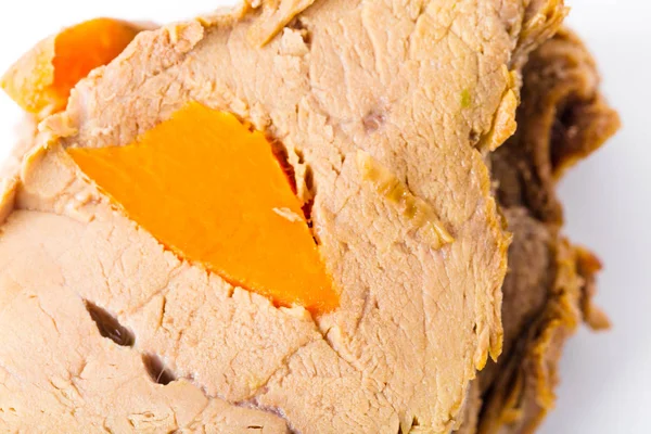 Kızarmış biftek ile havuç dolması.