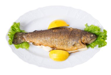 Eritilmiş peynir ve limon ile Izgara Alabalık.