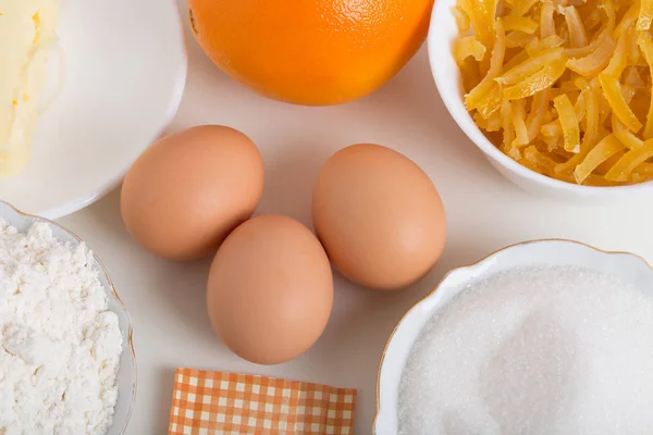 Verschiedene Zutaten zum Kuchenbacken. — Stockfoto