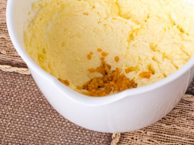 Ekleme için hamur portakal kabuğu şekerlemesi.