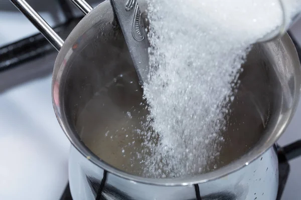 Mixing sugar and melted gelatin. — Stock Photo, Image