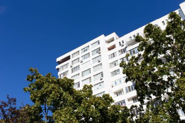 Modern condominium bina.