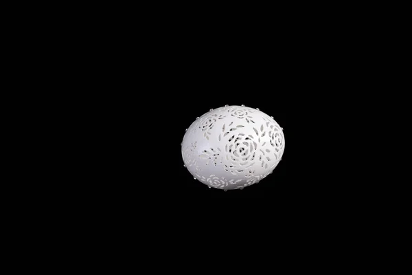 Uovo di gallina pasquale con intaglio . — Foto Stock