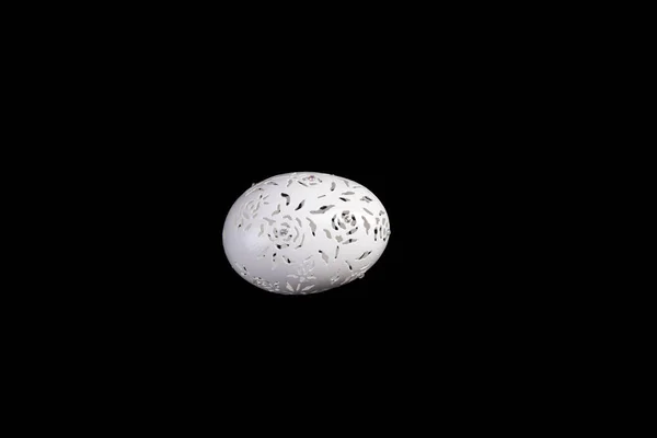 Easter hen's egg with carving. — Stock Photo, Image