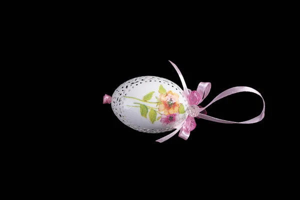 Easter hen's egg with carving. — Stock Photo, Image