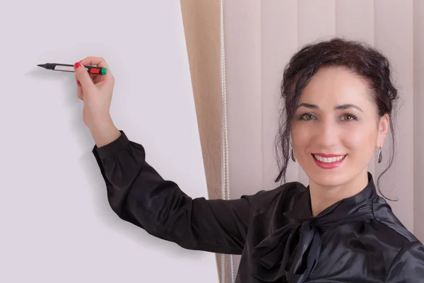 Business woman standing near the whiteboard. — Stock Photo, Image