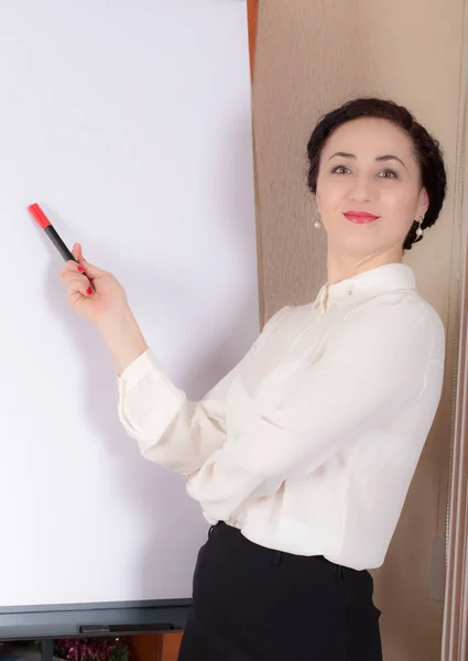 Business woman standing near the whiteboard. — Stock Photo, Image