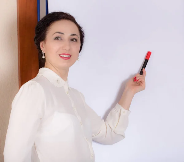 Business woman standing near the whiteboard. — Stock Photo, Image