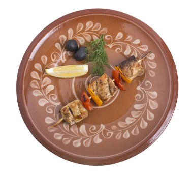 Mersin balığı şiş kebap sebze ile.