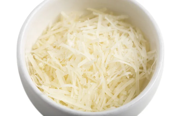 Strouhaný sýr v misce. — Stock fotografie