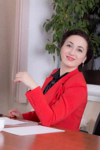 Business woman sitting at the office. — Stock Photo, Image