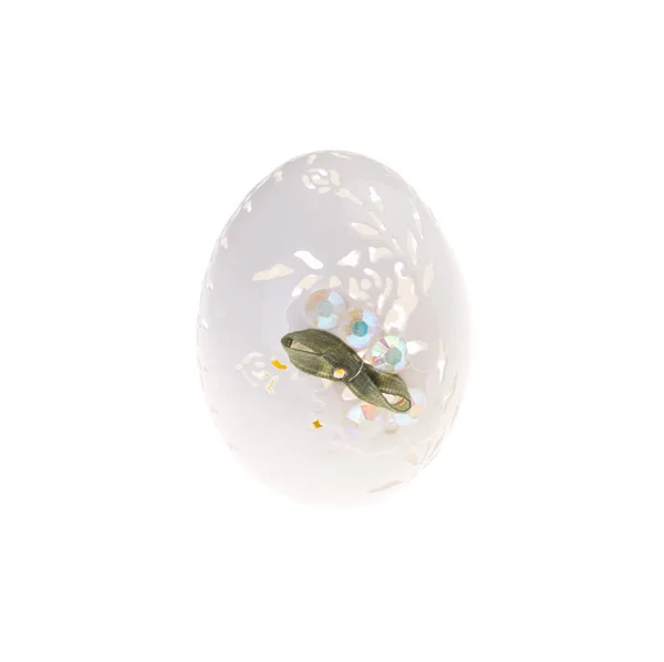 Wielkanocnych kurze jajko z rzeźbą. — Zdjęcie stockowe