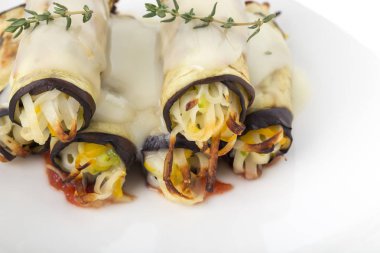 Patlıcan rulo ile soya erişte.