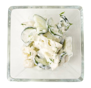 Ekşi kremalı sebze salatası..