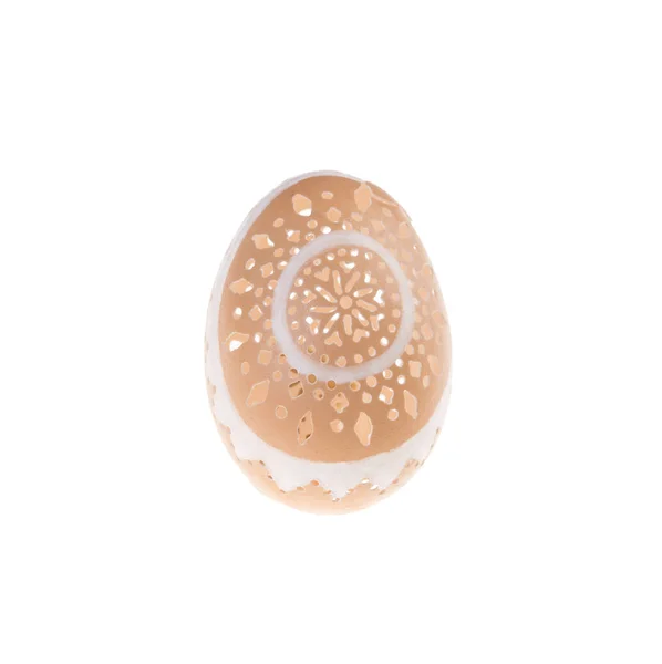 Velikonoční slepice vejce s řezbou. — Stock fotografie