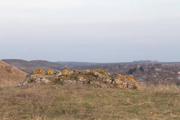 Táj, gyönyörű kilátással a hegyekre. — Stock Fotó