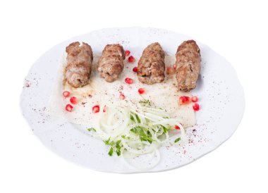 Lezzetli kuzu kebap pide üzerinde.