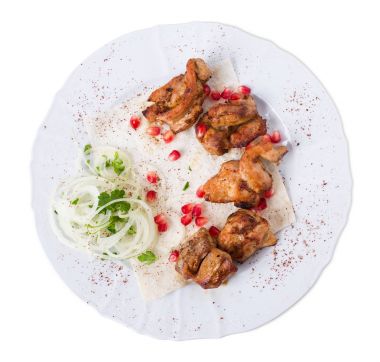 Lezzetli sığır eti şiş kebap pide üzerinde.