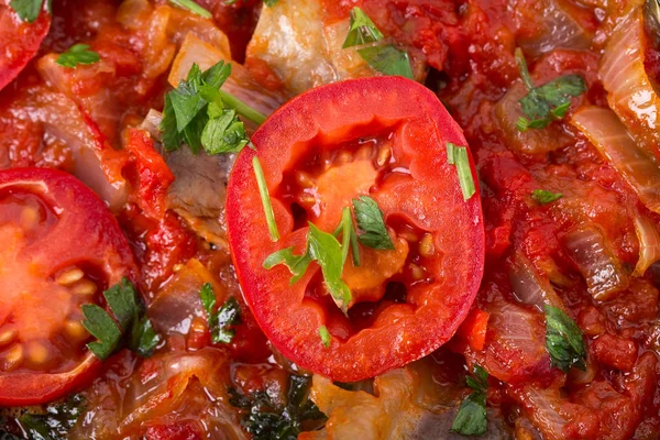 Haşlanmış Dana fileto domates ve soğan ile.