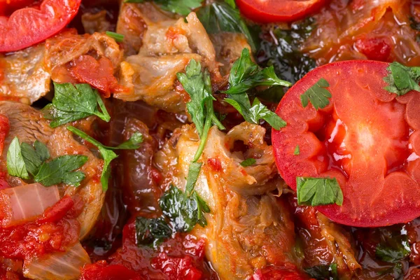 Haşlanmış Dana fileto domates ve soğan ile.