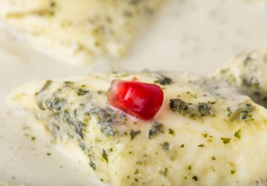 Gürcü ev yapımı yumuşak peynir rulo.