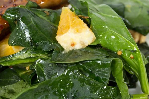 Ensalada de espinacas con naranjas . — Foto de Stock