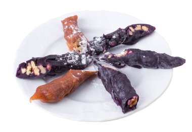 Geleneksel Gürcü tatlı cevizli sucuk.