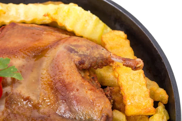 Ayam goreng tabaka dengan kentang goreng . — Stok Foto