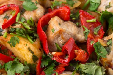 Patates ve kırmızı biber ile Kızartma domuz fileto.