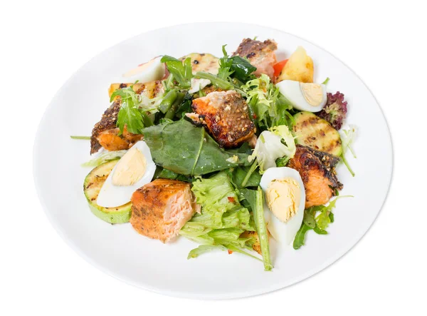 Izgara somon salatası sebze ve yumurta.