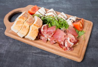 Lezzetli başlangıç tabağı.