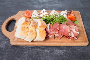 Lezzetli başlangıç tabağı.